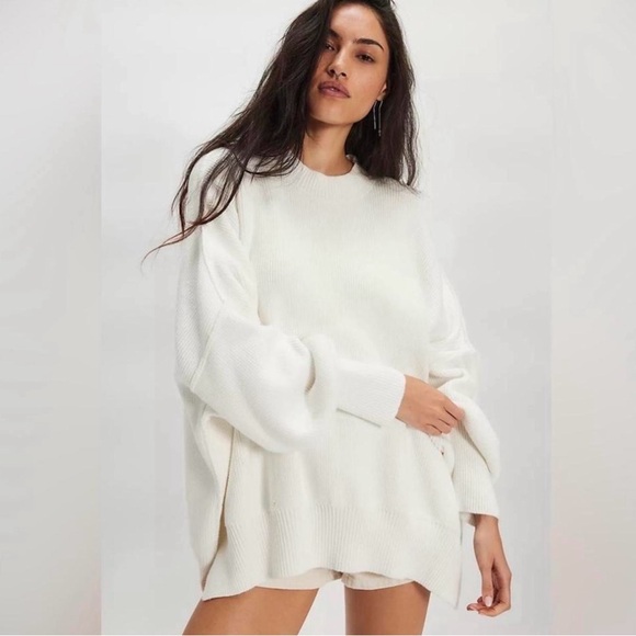 Free People Sweaters - NWOT Free people easy street tunic sweater in painted white